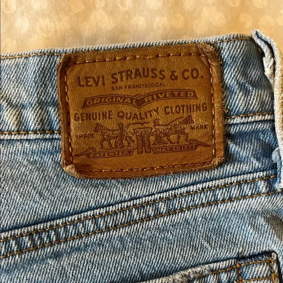 Levi's Women's Classic Light Blue Straight Leg Jeans - Picture 4 of 5